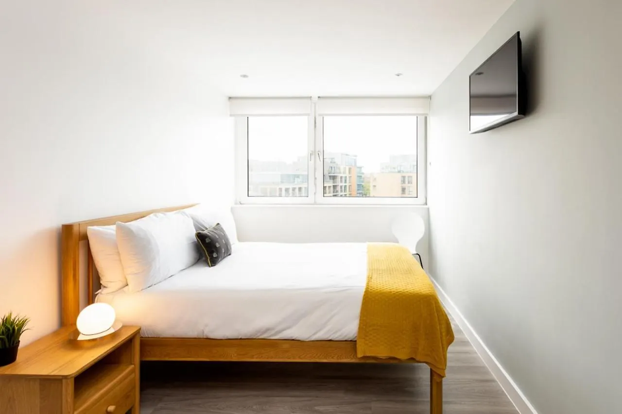 Bright London Bridge Apartment