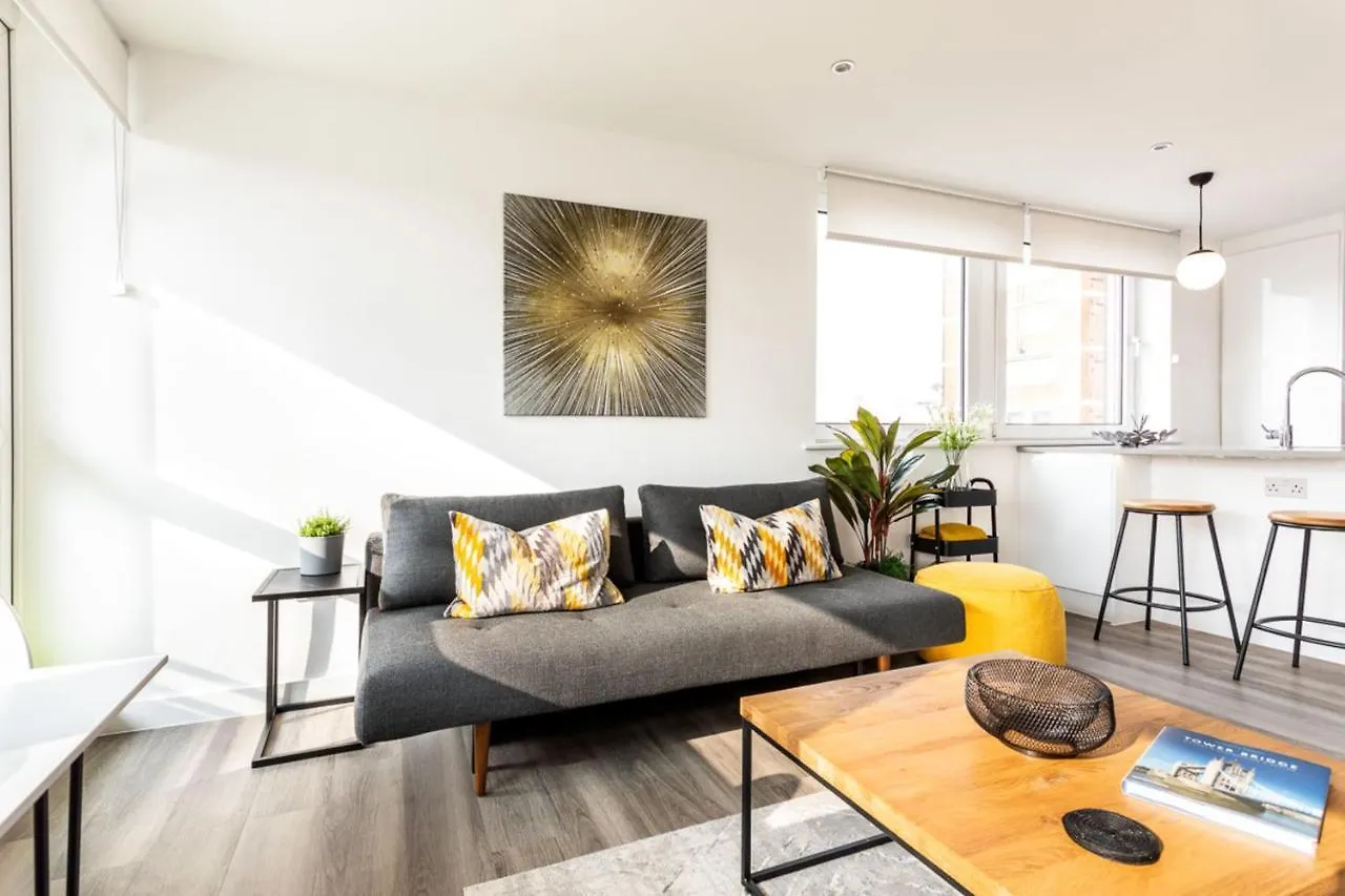 Bright London Bridge Apartment 0*,