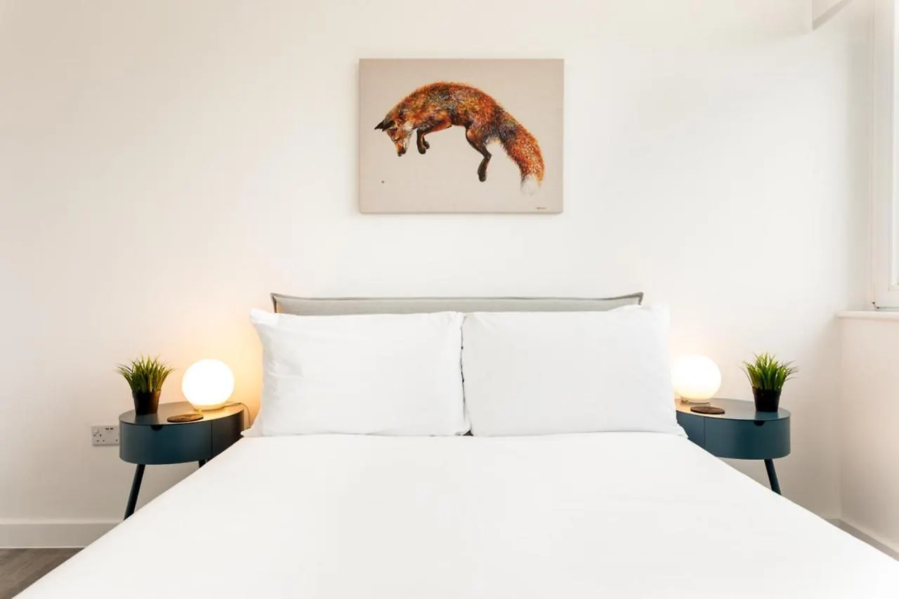 Bright London Bridge Apartment
